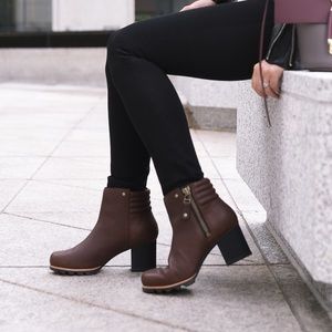 Sorel Danica Leather Side Zip Ankle Bootie 3” Heel Size 10